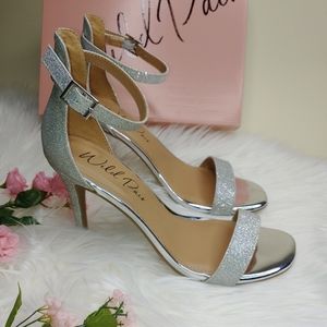 NWB*🌿 Wild Pair🌿 strap shimmer heel